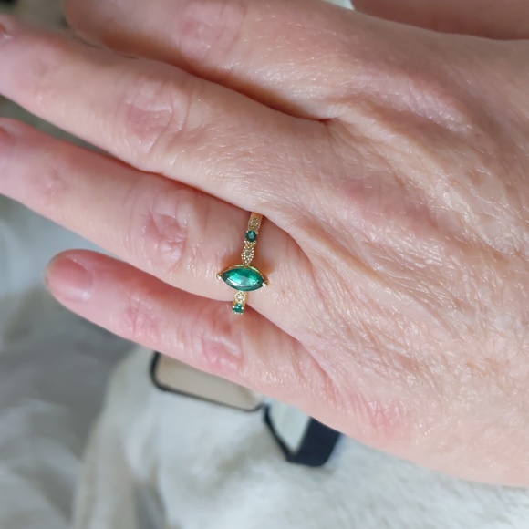 Emerald and Diamond Ring - Picture 6 of 8